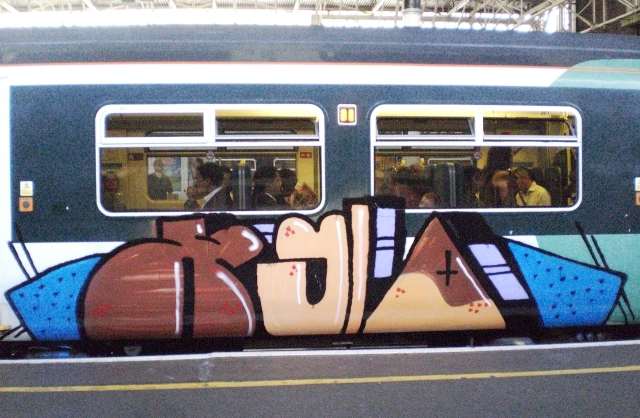 File:Vandalised train, London Bridge Railway Station - geograph.org.uk - 1266876.jpg