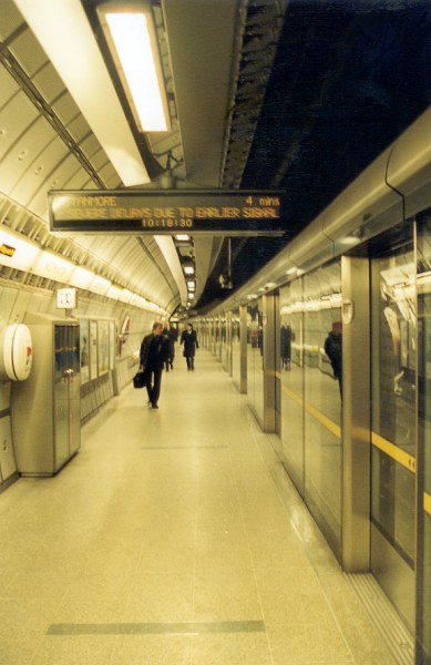 File:Westminster tube station - Flickr - JohnSeb.jpg