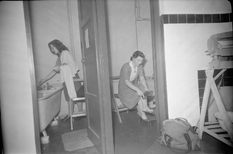 File:'YWCA War Workers' Club- Rest and Relaxation in Yeovil, Somerset, England, UK, 1944 D20921.jpg