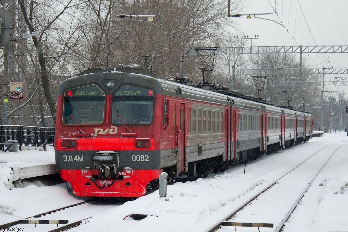 Электрички спб горы. Эд4м 0082. Эд4м Санкт-Петербург. Электропоезд эд4м электропоезд эр2. Эд4 СПБ.