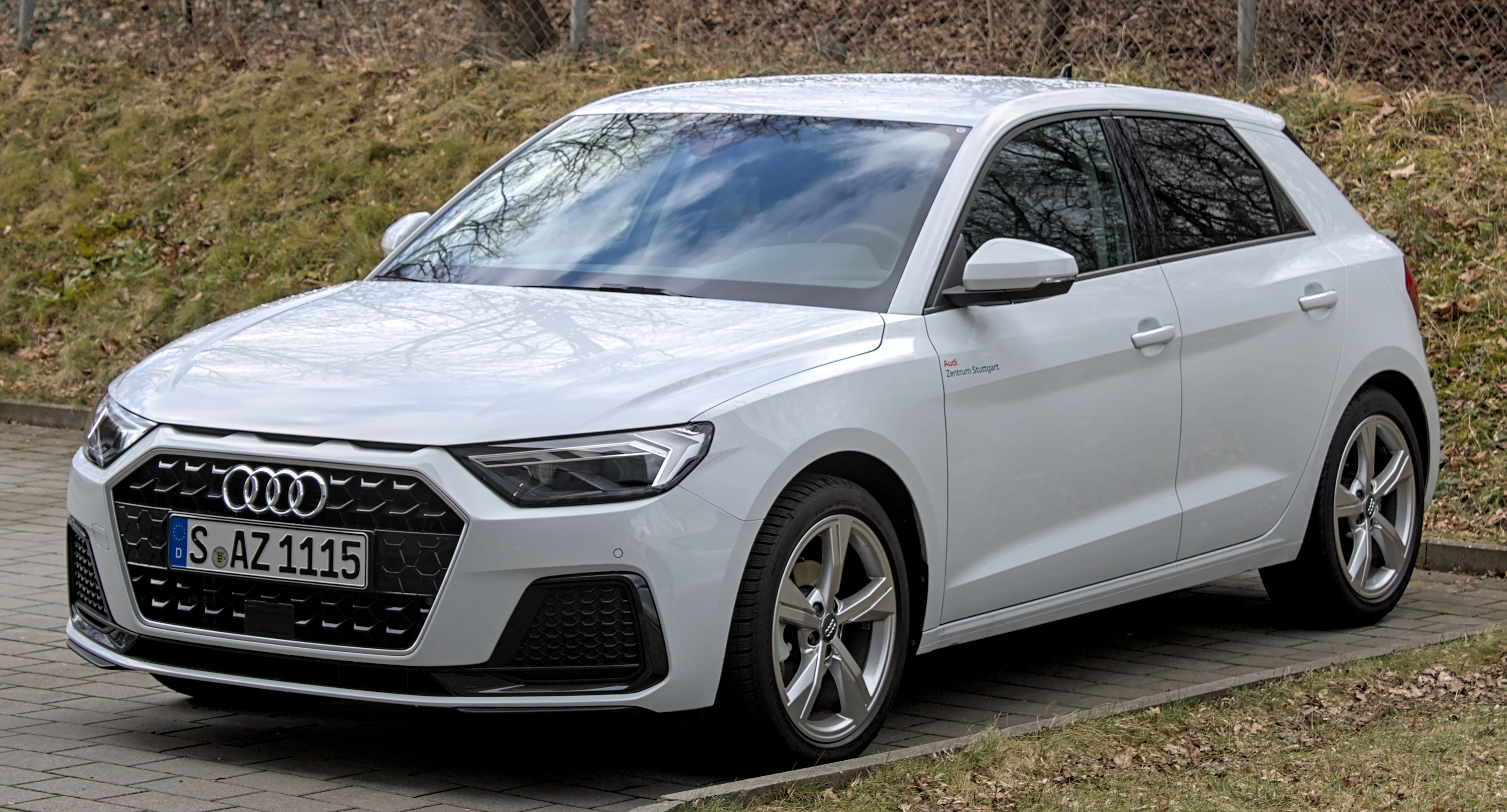 File:Audi A1 Sportback GB 40 TFSI IMG 4962.jpg - Simple English