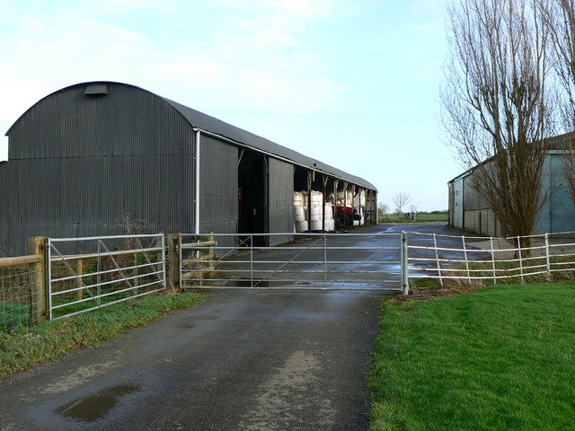 File:Barns, Lushill Farm, Lushill, Swindon - geograph.org.uk - 315826.jpg