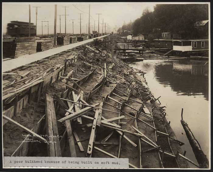 File:Bulkhead along Alki Avenue SW, October 28, 1913 (MOHAI 6136).jpg