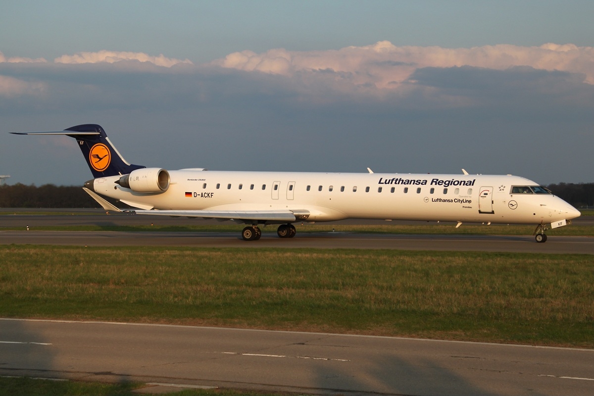 Canadair Regional Jet CRJ-900ER Lufthansa Regional (CityLine) D-ACKF, LUX L...