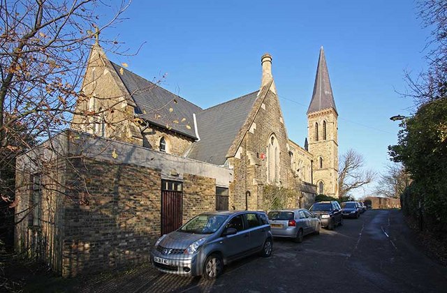 File:Christ Church, Cockfosters - geograph.org.uk - 1069517.jpg