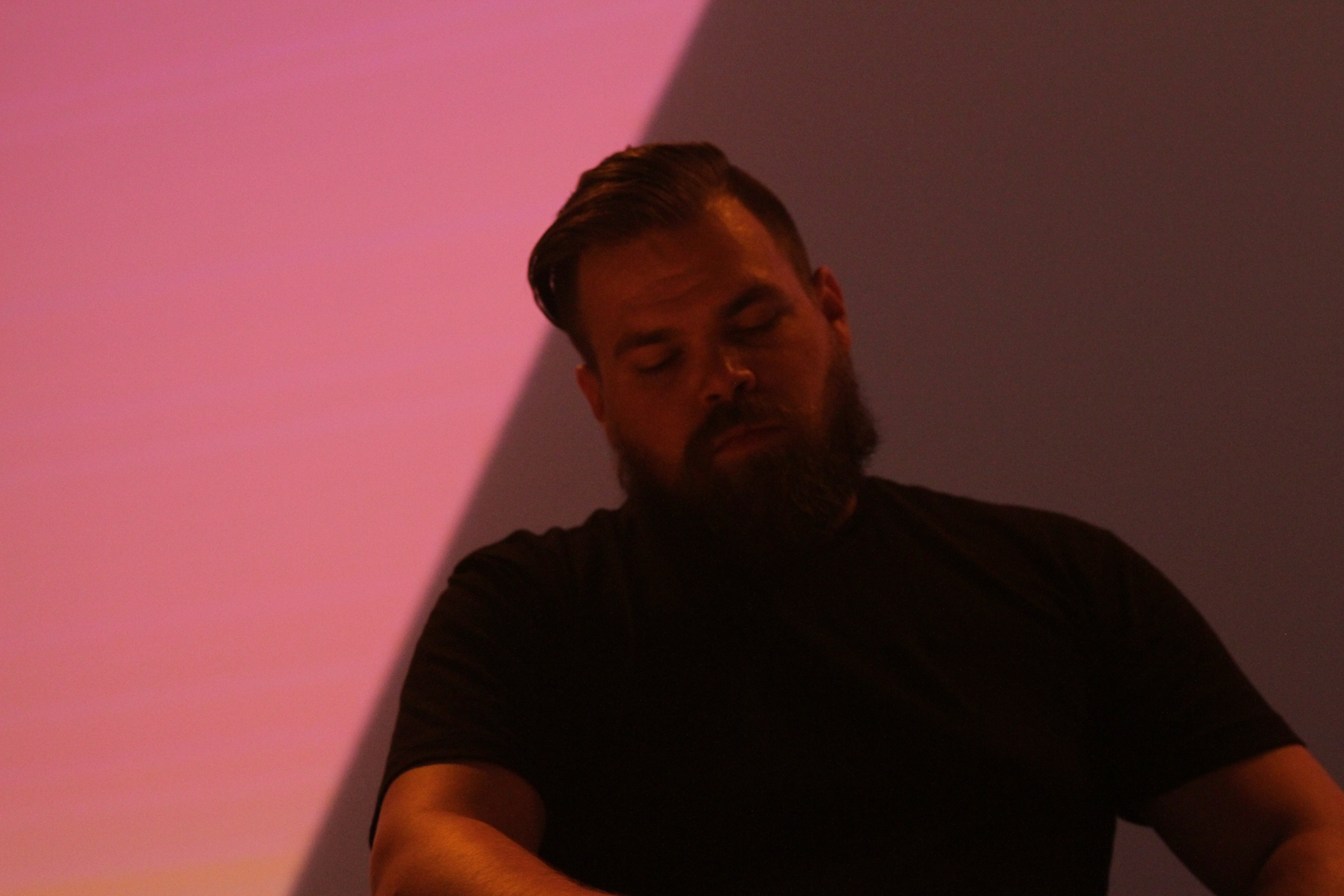 Com truise. EPHEMERONCOM Truise. Com Truise - Ephemeron. Trap Ashton Truise.