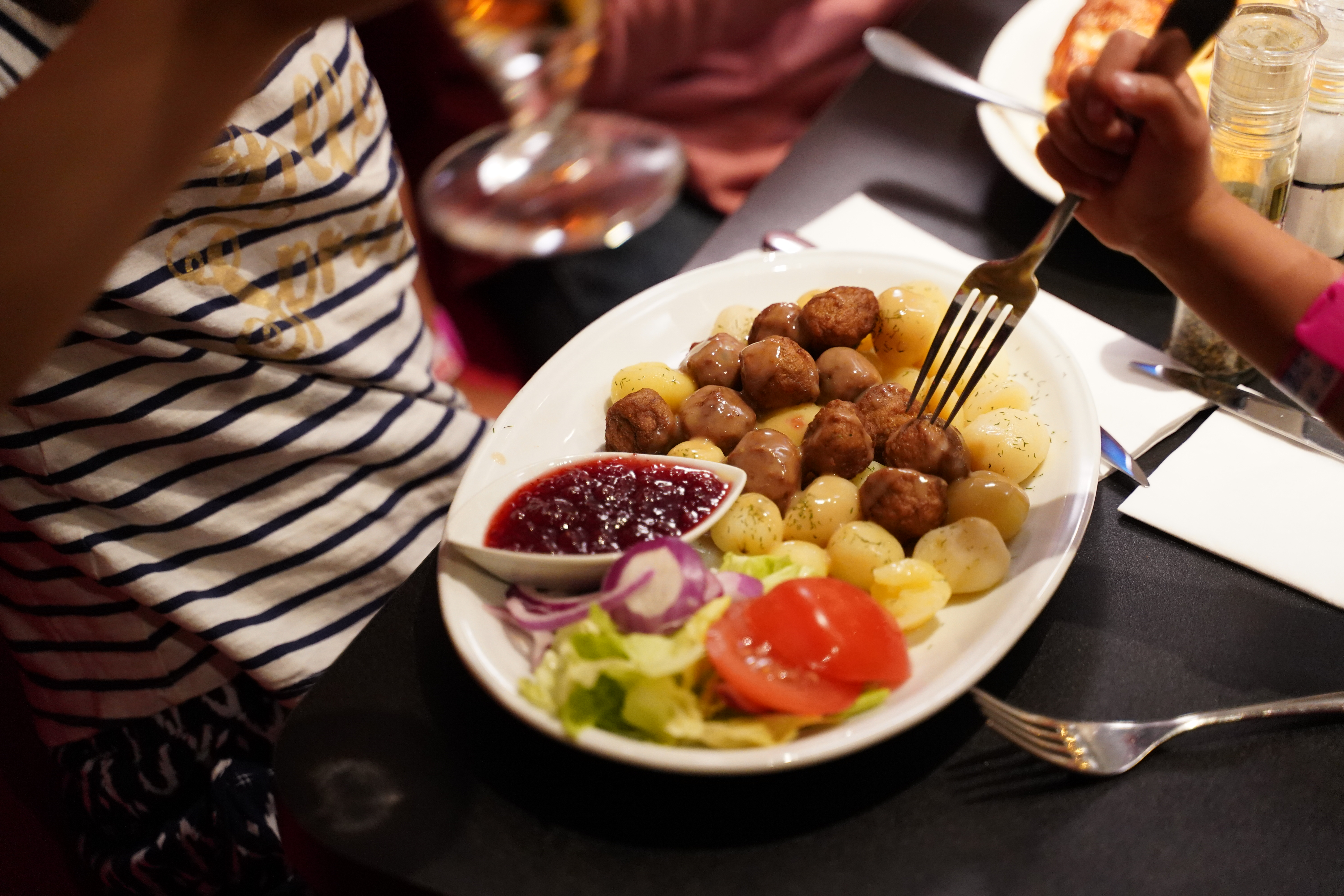 Шведский обед. Шведская кухня. Швеция еда. Шведская Национальная еда. Традиционная кухня Швеции.