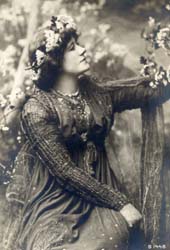 Ellen Terry as Guinevere in the play King Arthur by J. Comyns Carr in the Lyceum Theatre production, designed by Edward Burne-Jones, in an American postcard mailed 12 January 1895