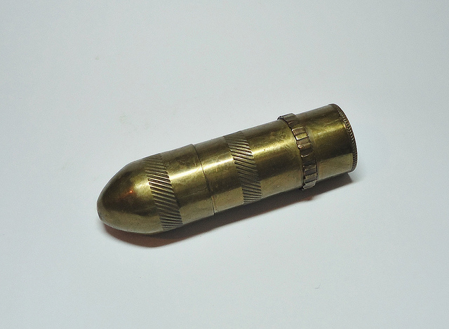 File:Gasoline lighter - Closed.jpg