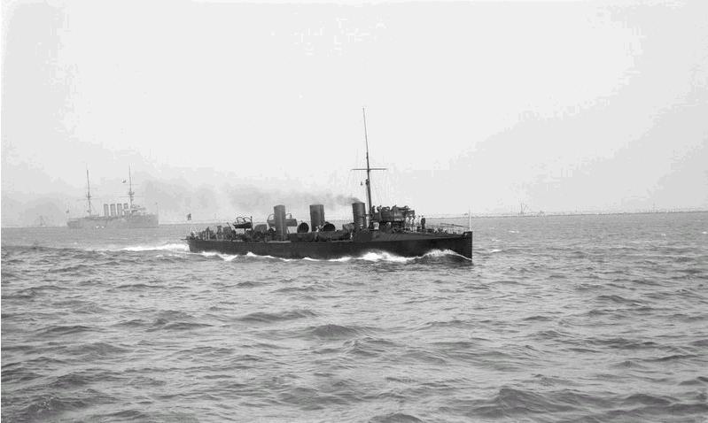 File:HMS Greyhound (1900) underway at Portland IWM N20856.jpg