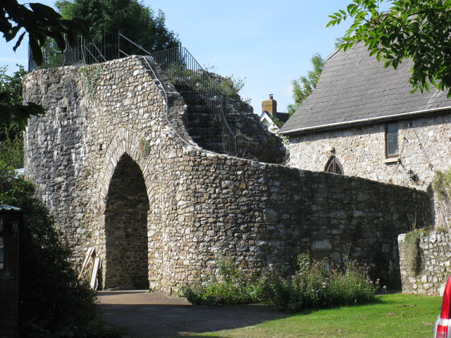 File:Hemyock Castle - geograph.org.uk - 1491334.jpg