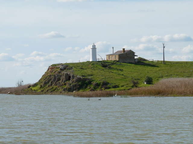 File:Malcom Point lighthouse, Lake Alexandrina.JPG