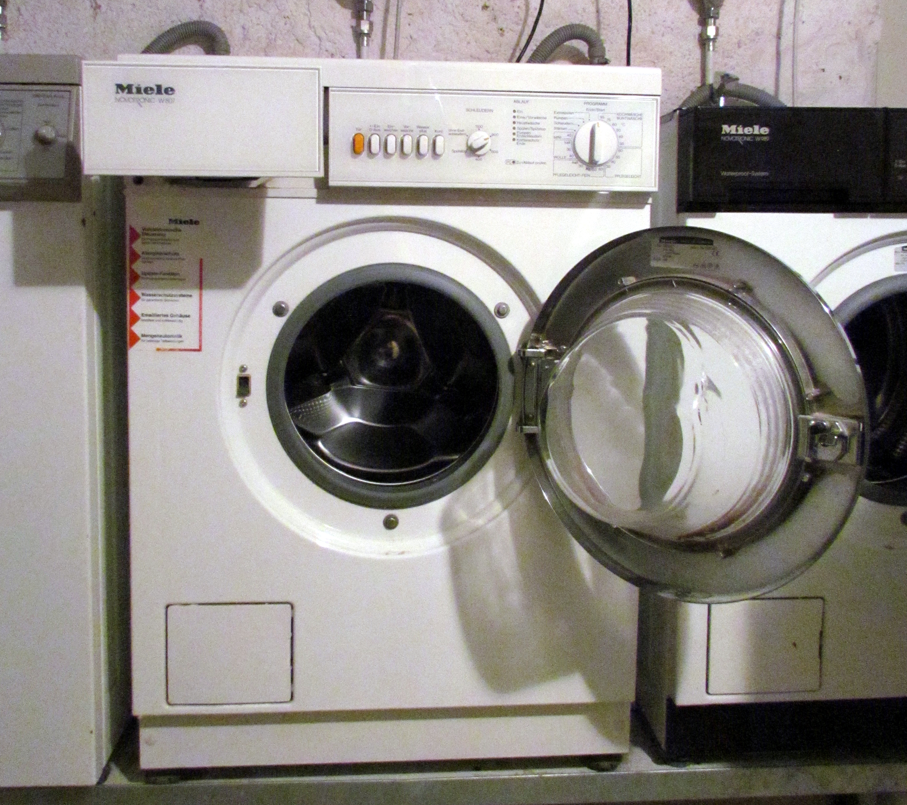 Miele Waschmaschine 01 (fcm).jpg. 