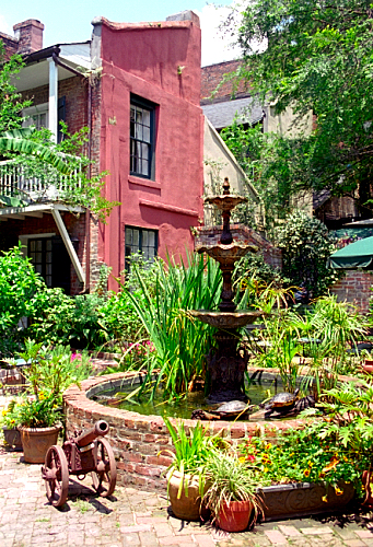 File:New Orleans French Quarter Courtyard - Hotel Maison de Ville.jpg