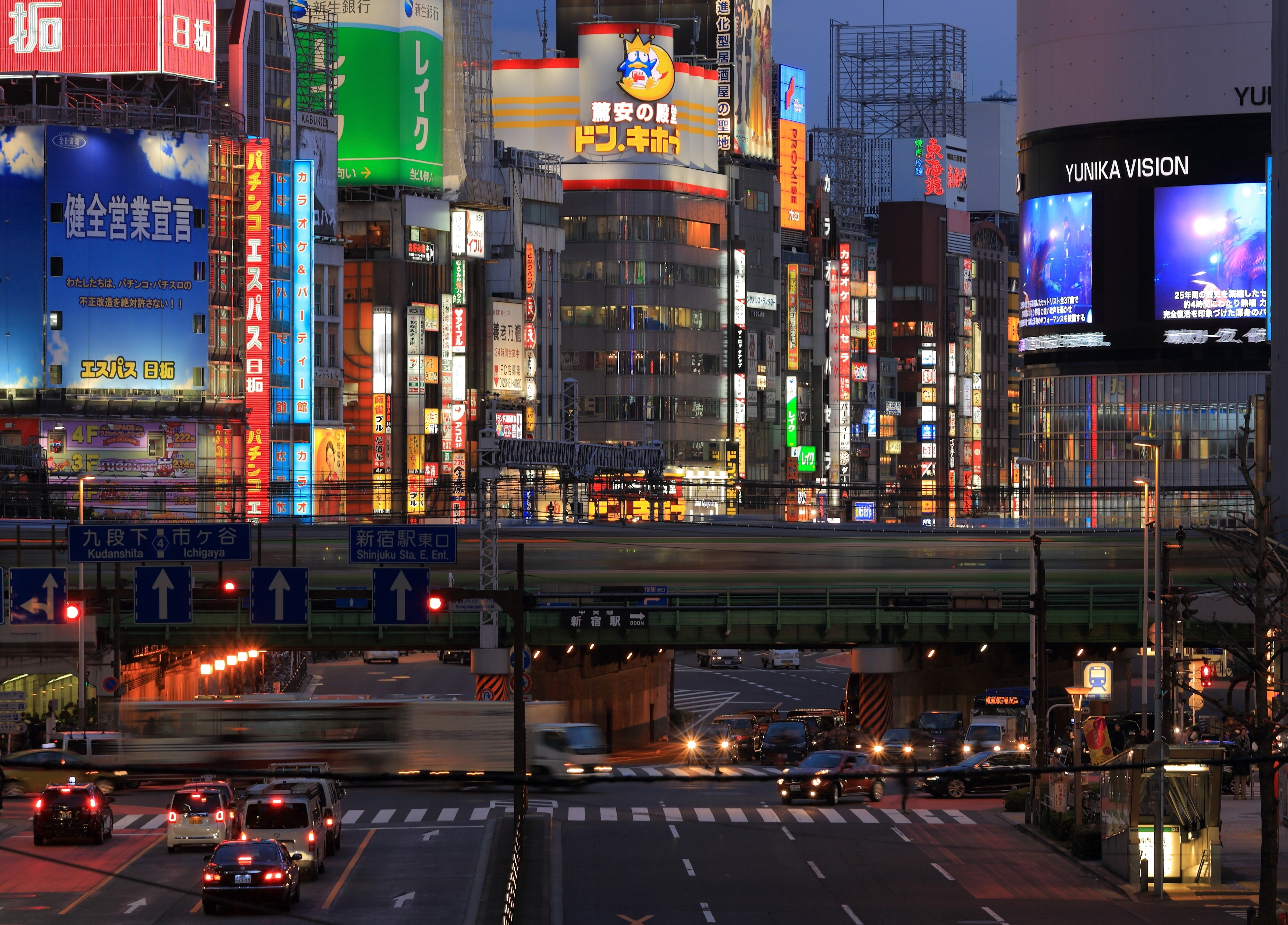 Tokyo-at-night-is-it-safe