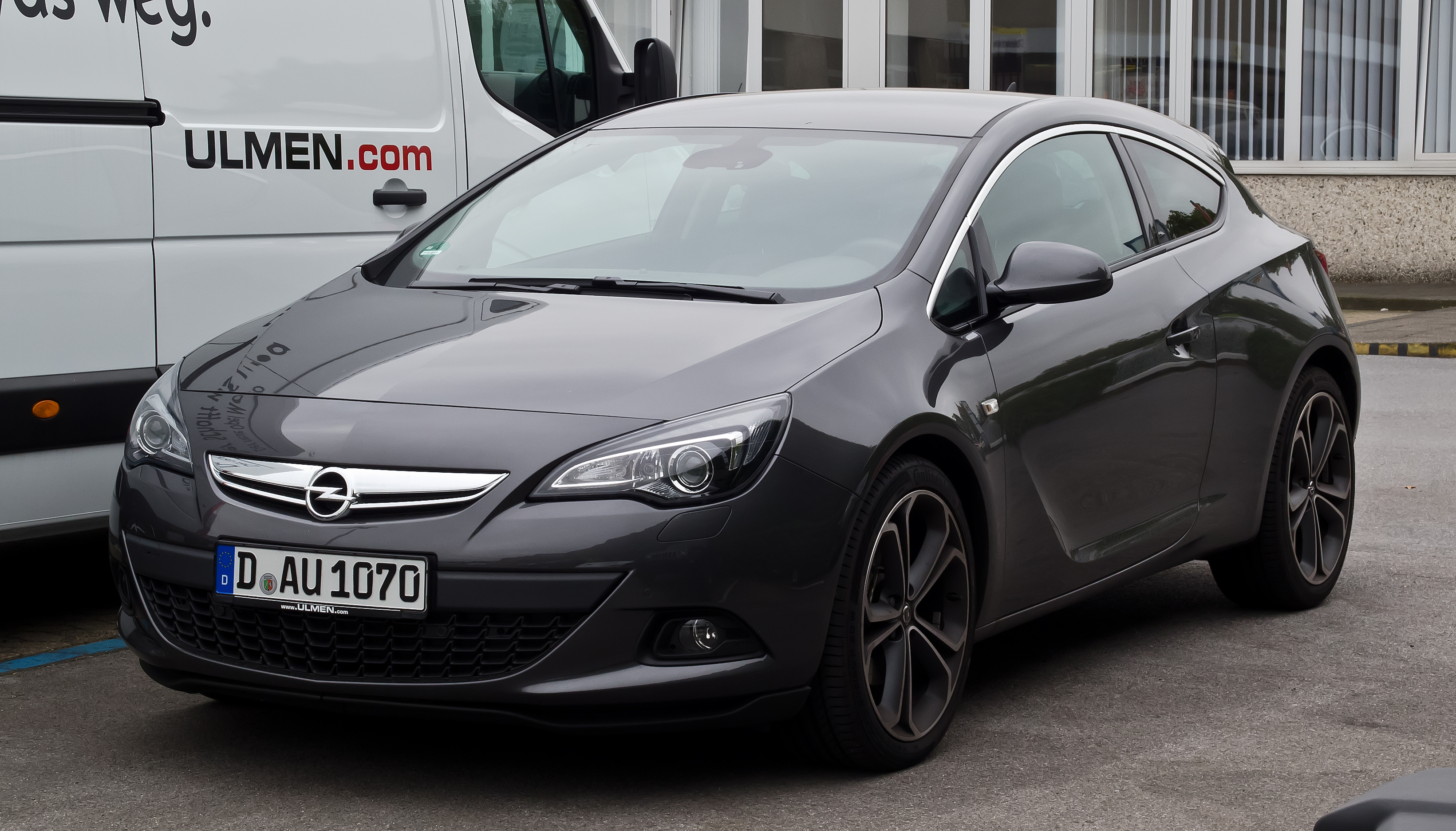 File:Chevrolet Astra GTC Turbo 2009 (16106274334).jpg - Wikimedia