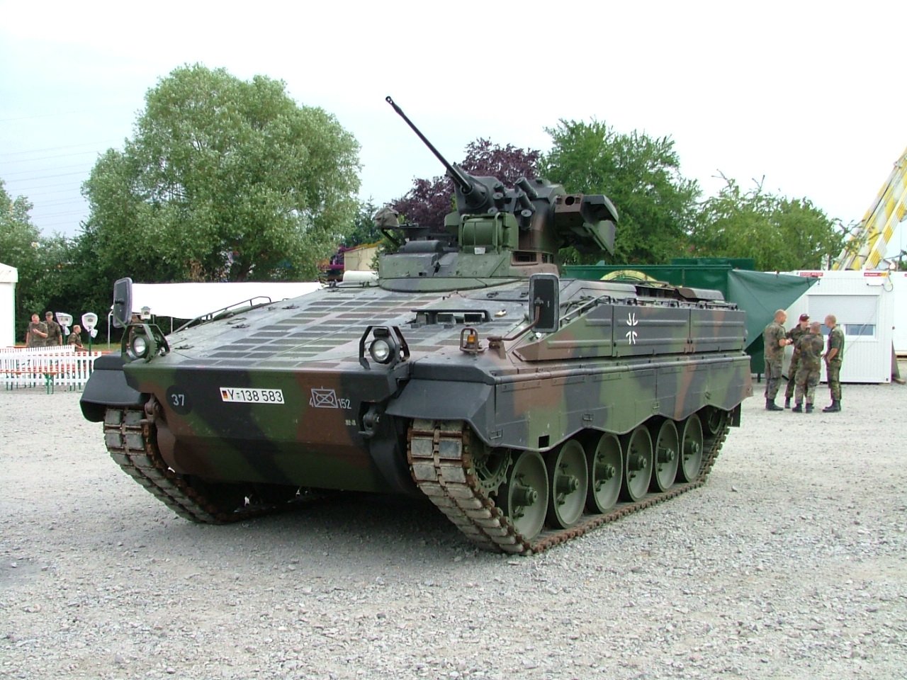 SPZ_Marder_in_Heppenheim_2004.jpg