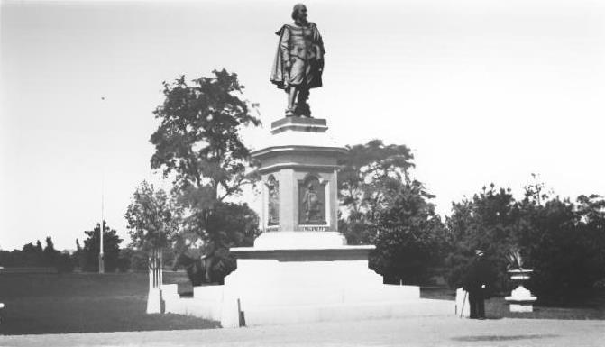 File:Shakespeare-monument-tower-grove-park-benecke.jpg