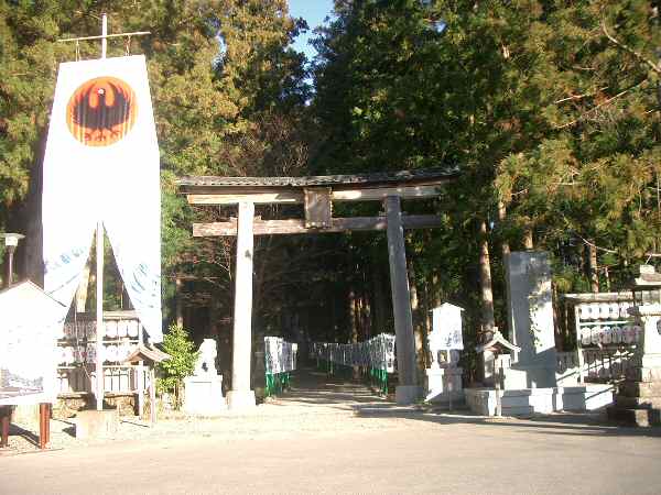 File:Shrine Kumano hongu torii01.jpg