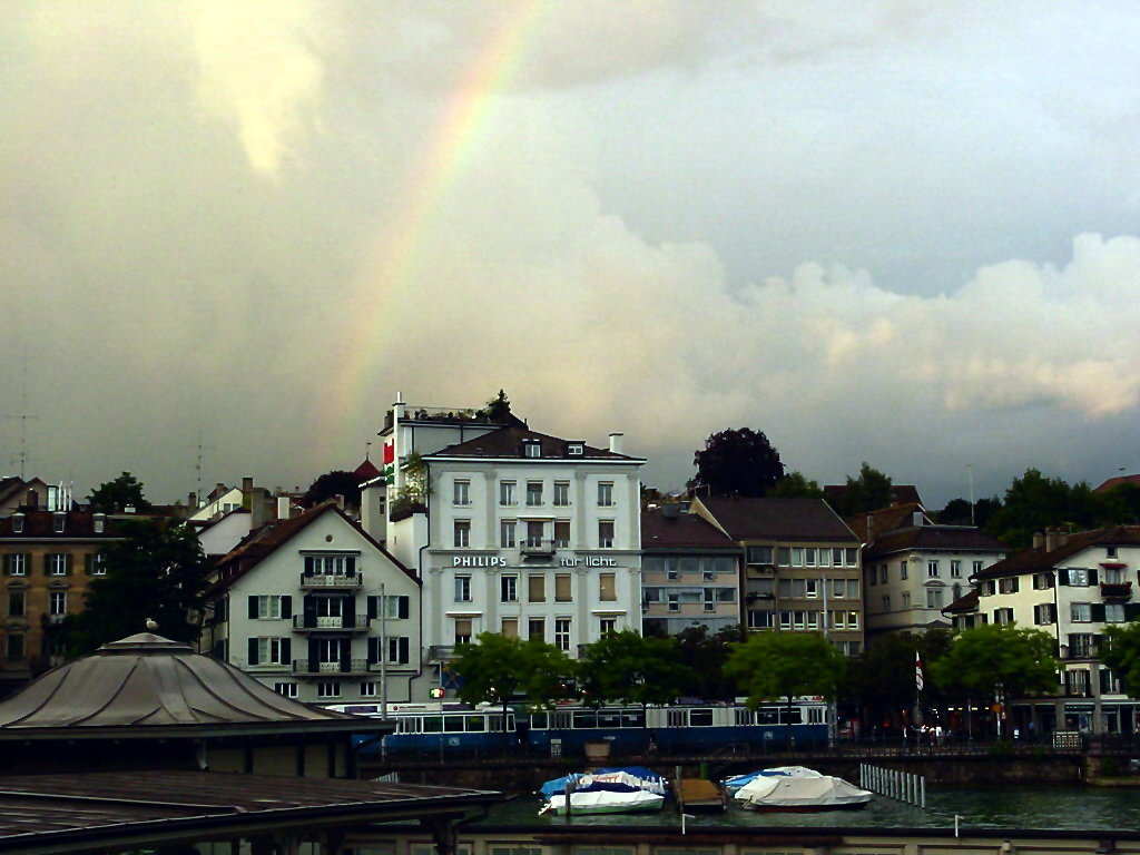 de artículos lumínicos - ecm (34175352292).jpg Suiza - Zurich - Arco iris detrás del comercio de artículos lumínicos - ecm Date 20 August 2001, 14:56