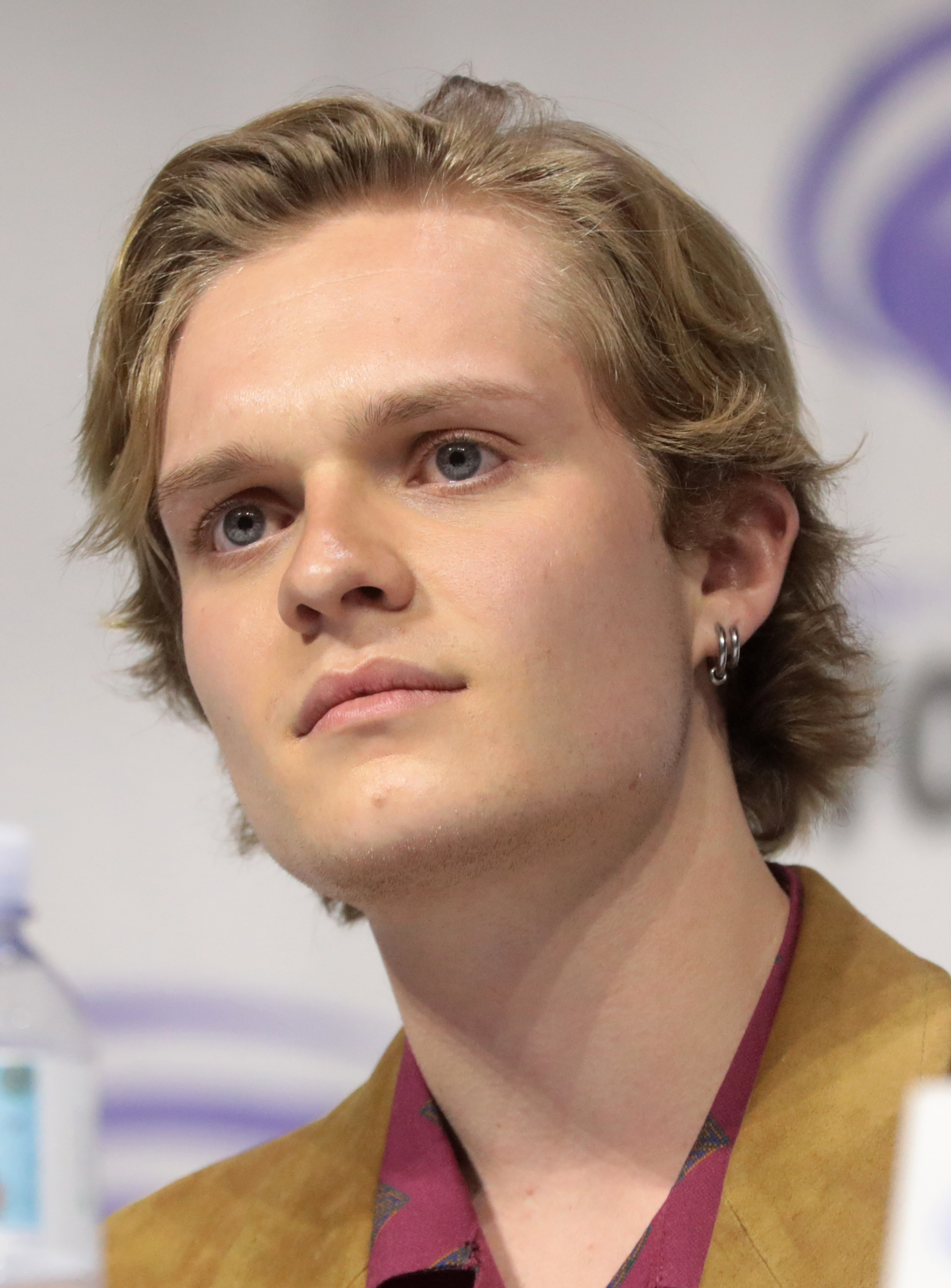 Glynn-Carney at the 2019 WonderCon