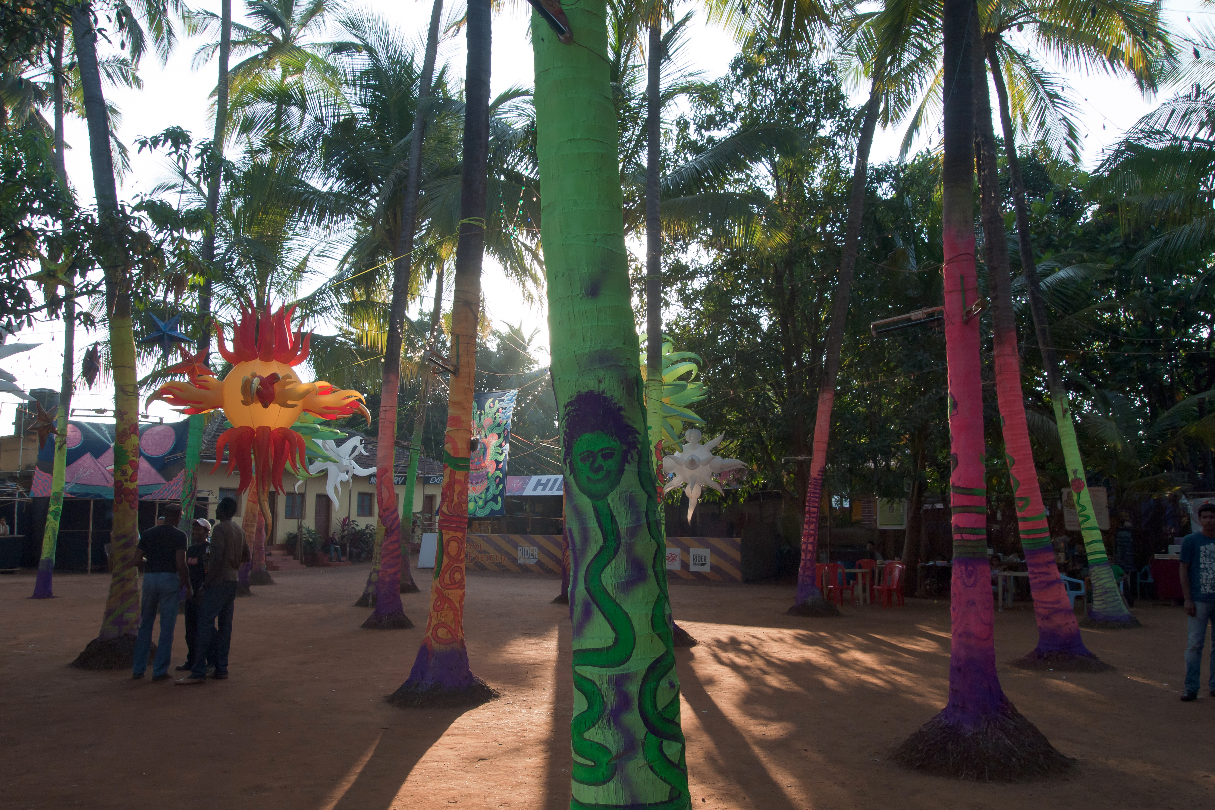 Файл:Vagator, Goa, India, Psychedelic art.jpg — Википедия