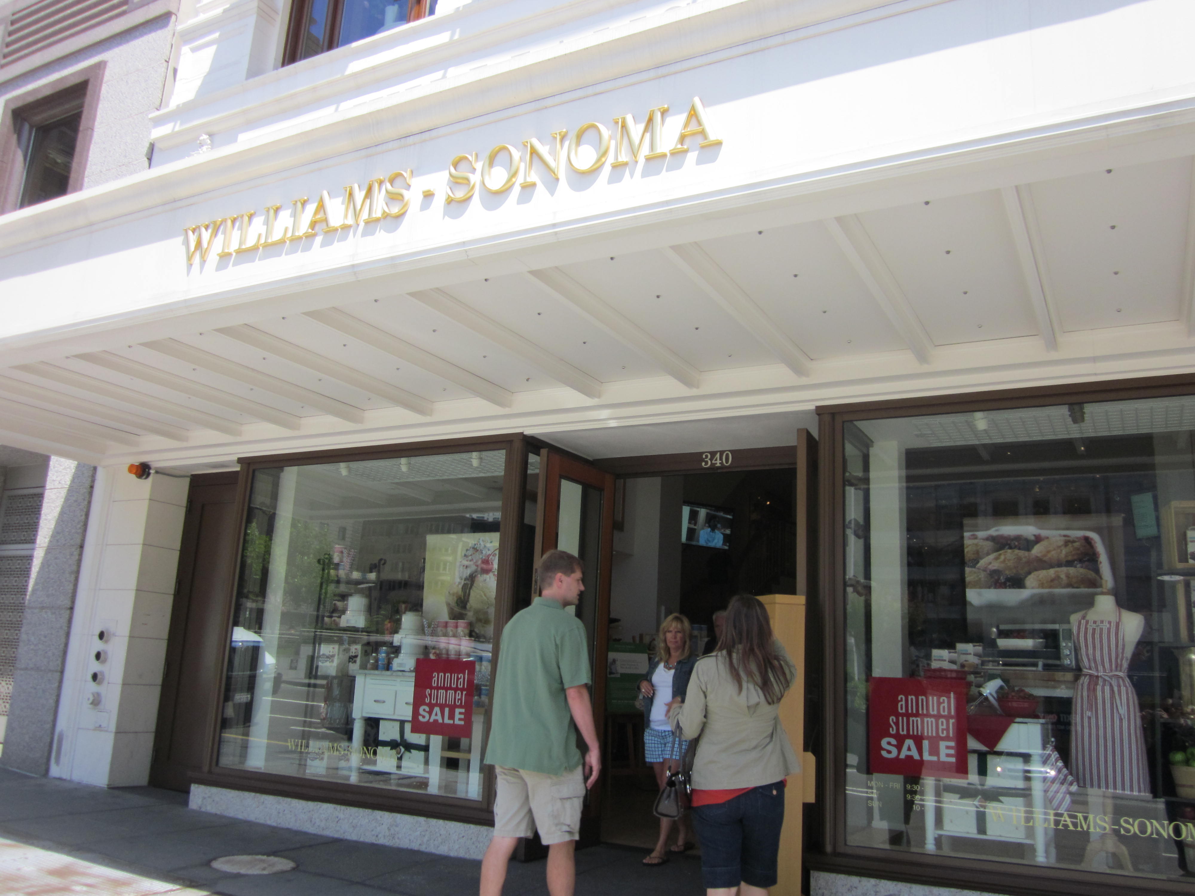 https://upload.wikimedia.org/wikipedia/commons/9/90/Williams-Sonoma_flagship_store_SF_exterior.JPG