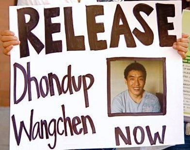 File:"RELEASE Dhondup Wangchen NOW" sign, 2009 New York City Protesters Demand China to Release Filmmaker of "Leaving Fear Behind" Dhondup Wangchen (cropped).jpg