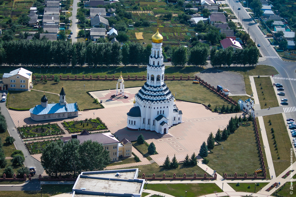 Прохоровка. Прохоровка Белгородская парк. Прохоровское поле Белгород храм. Храм на Прохоровском поле город Белгород. Прохоровка Белгород поселок.