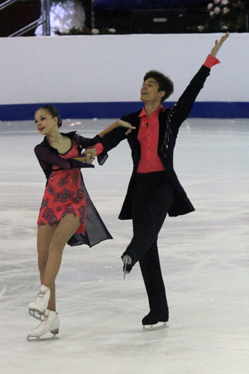 File:2010 Junior Worlds Dance - Oksana KLIMOVA - Sasha PALOMAKI - 7233A.jpg