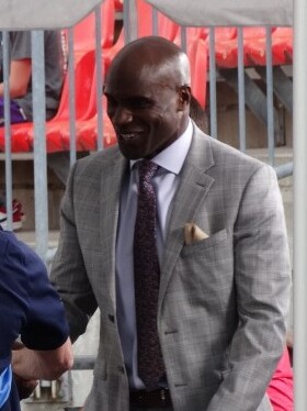 Fortune Salaire Mensuel de Milt Stegall Combien gagne t il d argent ? 2 216,00 euros mensuels