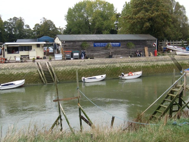 File:A typical scene on the River Arun at Arundel - geograph.org.uk - 2625172.jpg