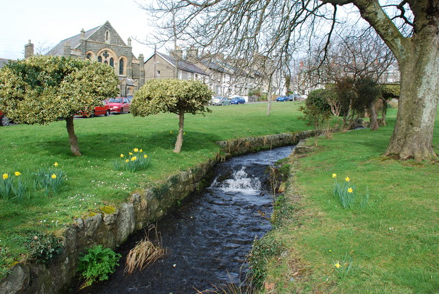 File:Afon Cwrt - geograph.org.uk - 363813.jpg