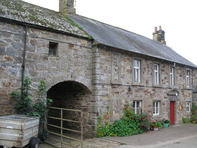 File:Bastle and farmhouse at Temon - geograph.org.uk - 1564404.jpg