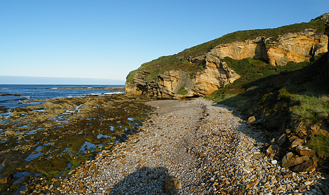 Beach near Clashach - geograph.org.uk - 2602078