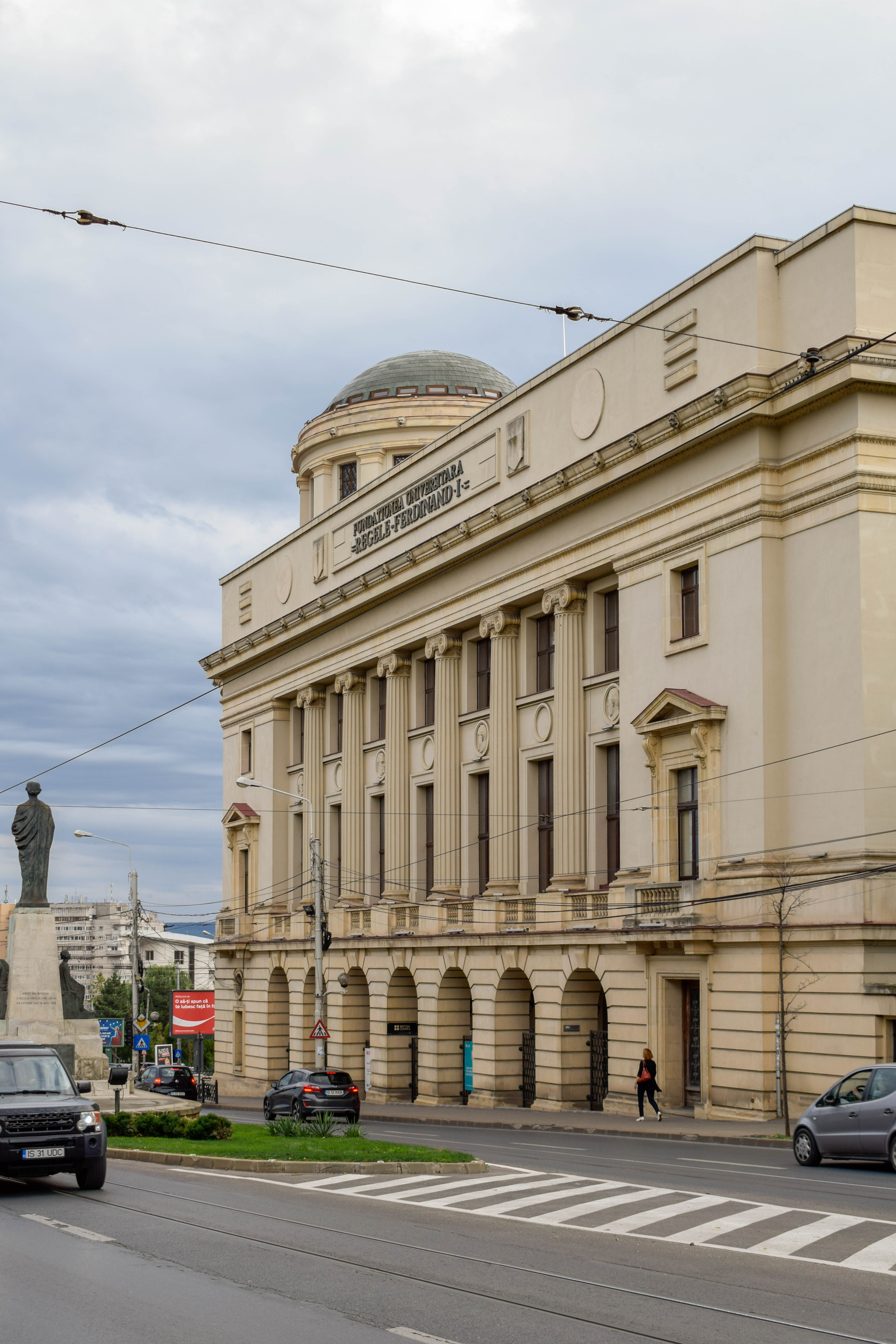 File:Biblioteca Centrală Universitară „Mihai Eminescu” din Iasi (vedere  laterala).jpg - Wikimedia Commons