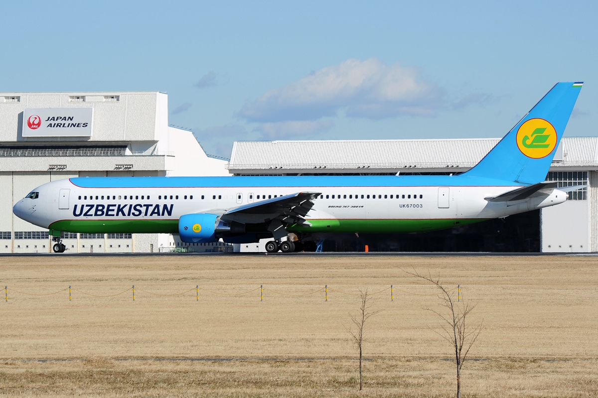 Сайт uzbekistan airways. B767 Uzbekistan Airways. Боинг 767 Узбекистан. Боинг 767-33p er. Узбекистан аирлайнес 767.