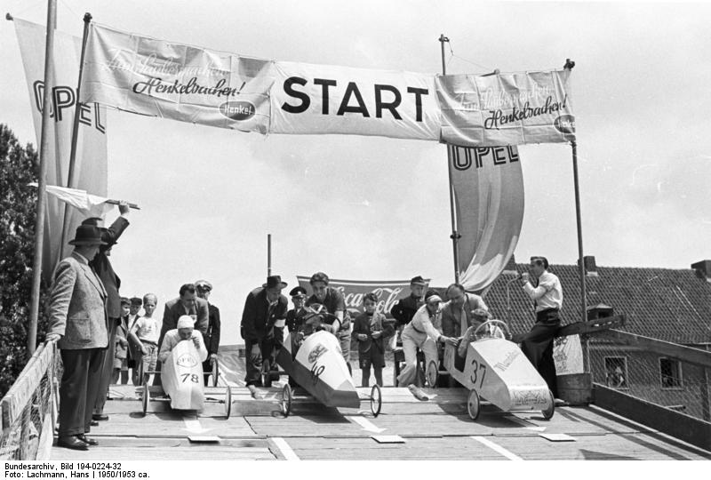 File:Bundesarchiv Bild 194-0224-32, Seifenkistenrennen.jpg