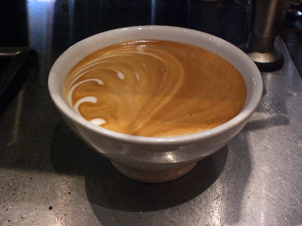 File:Caffè latte as being served at Kaffebrenneriet Torshov, Oslo, Norway 2 600x600 100KB.jpg