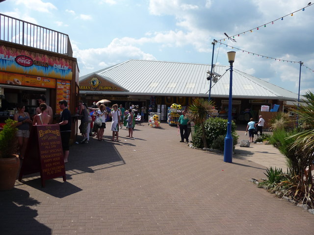 File:Dawlish Warren , Grillin - Chillin and Warren Trading Company - geograph.org.uk - 1345804.jpg