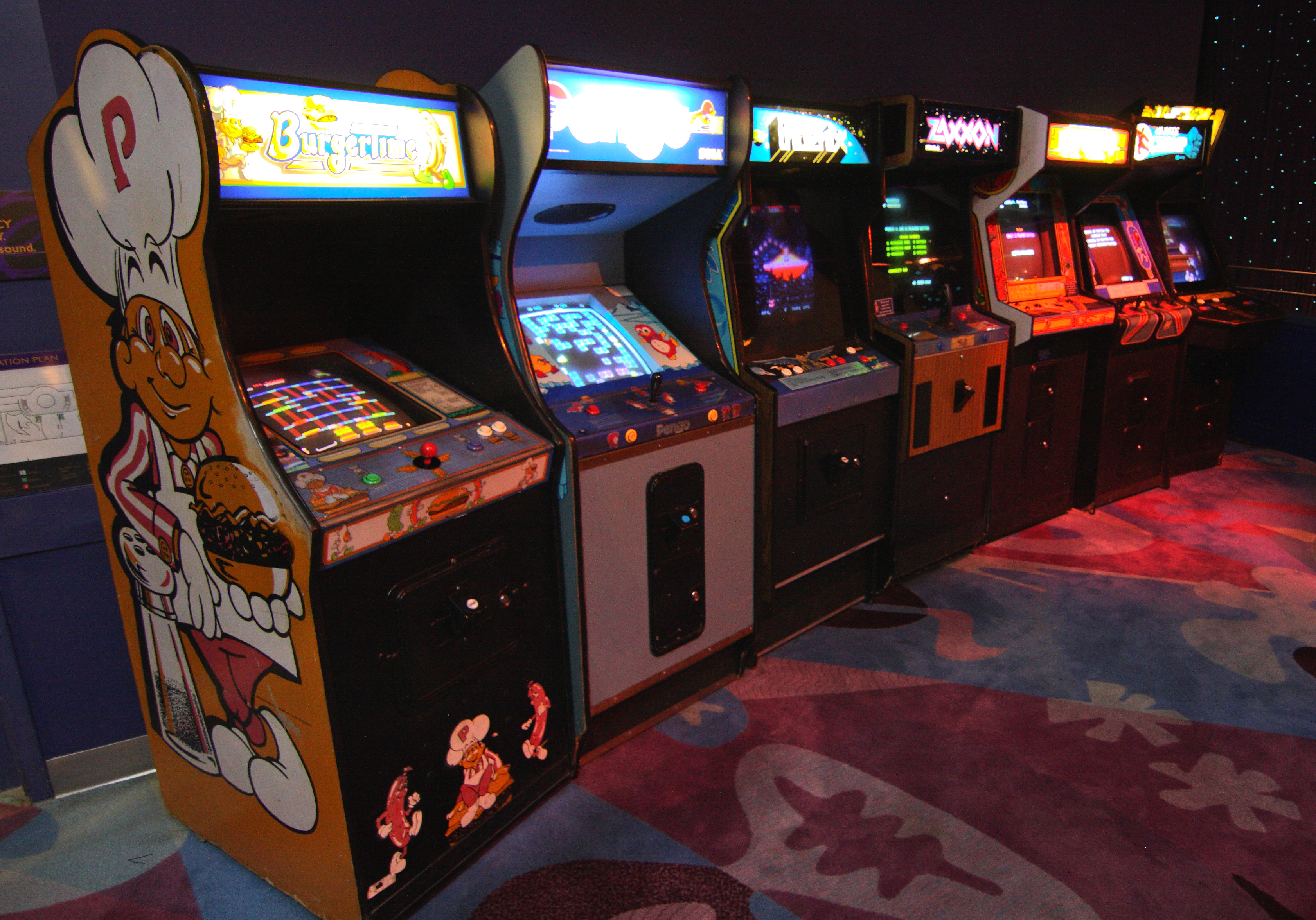 File:DisneyQuest arcade machines, Florida.jpg - Wikimedia Commons