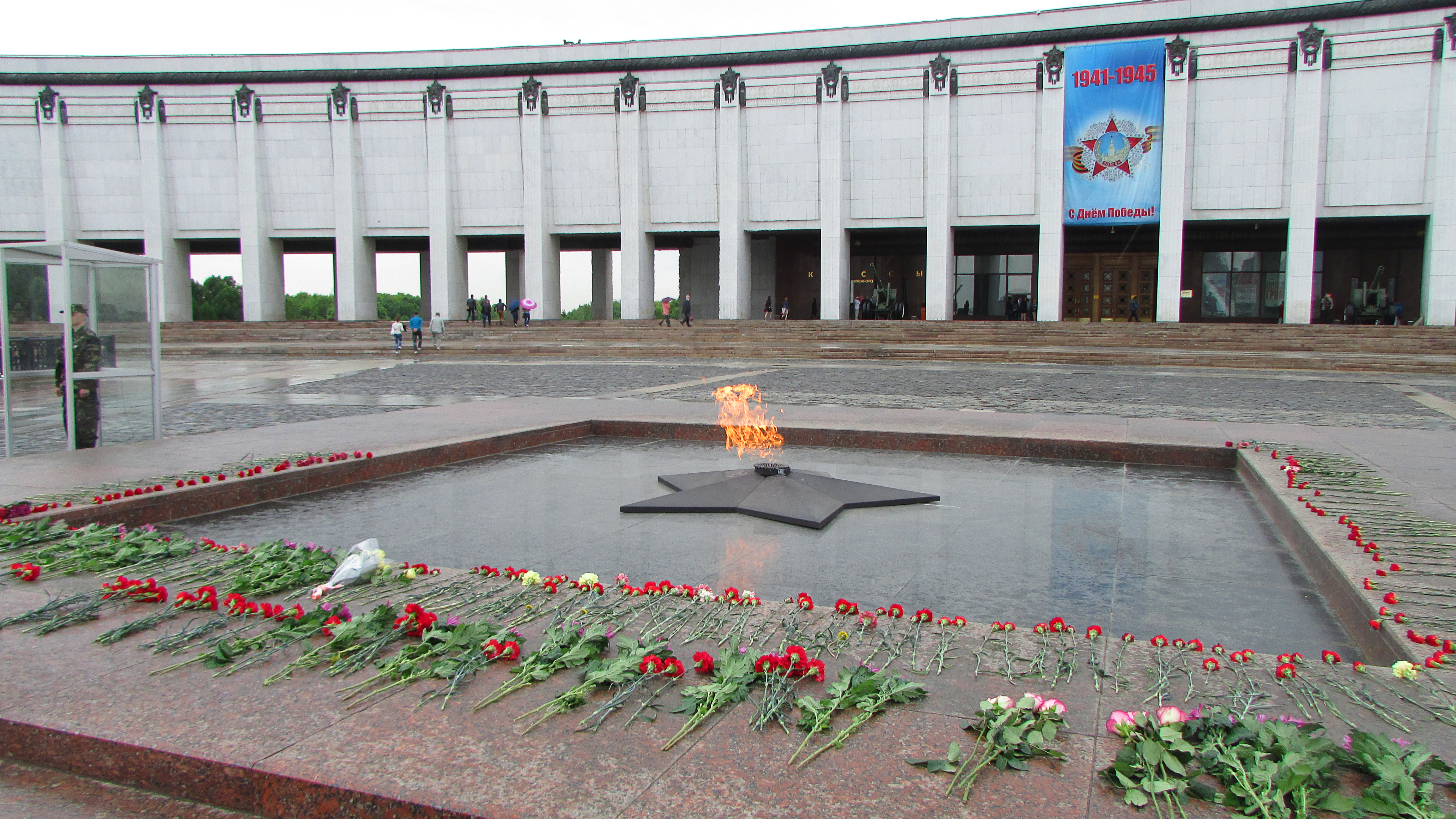 Вечный огонь на поклонной горе в москве