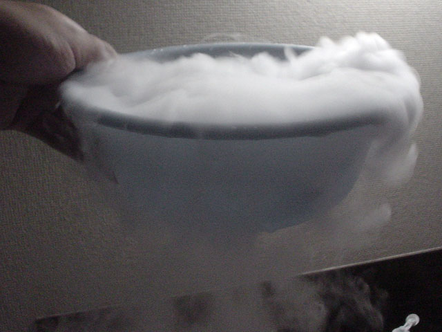 File:Dry ice in water.JPG - Simple English Wikipedia, the free encyclopedia
