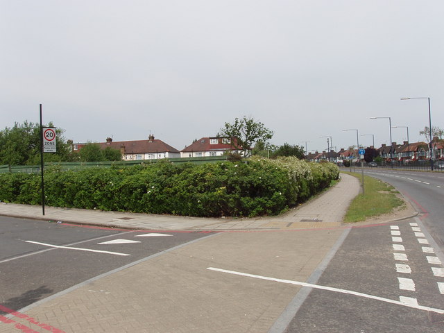 File:Empty site on Western Avenue, North Acton - geograph.org.uk - 188107.jpg