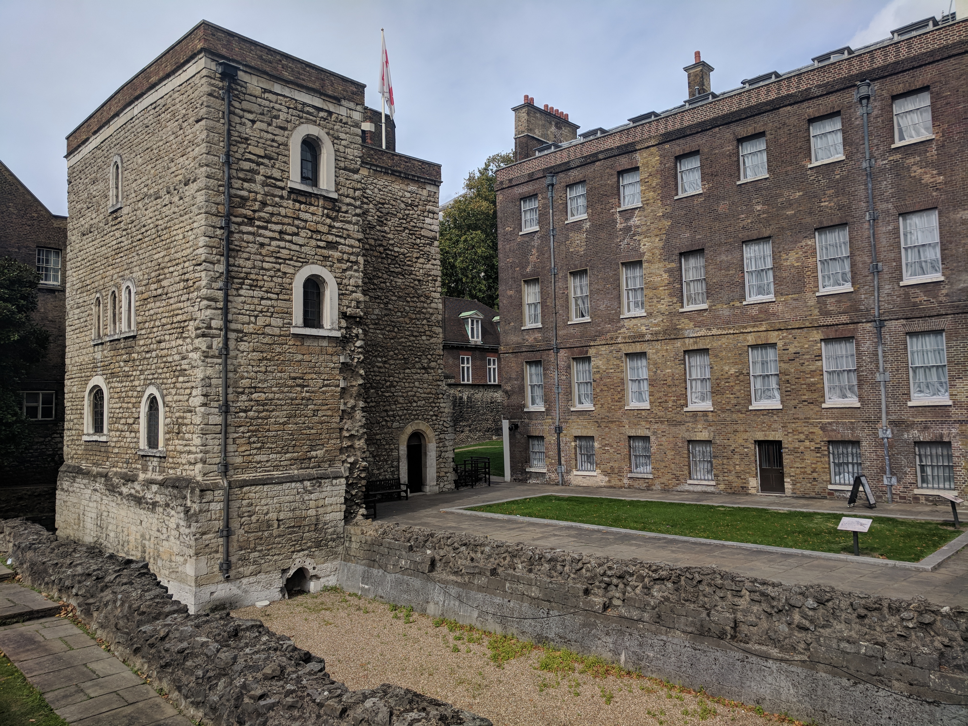 Jewel tower. Jewel House. The Jewel Tower in London. Jewel Tower Westminster.