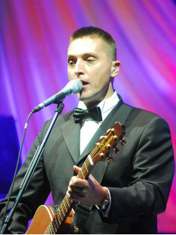 <span class="mw-page-title-main">Ákos Kovács (singer)</span> Hungarian pop-rock singer-songwriter (born 1968)