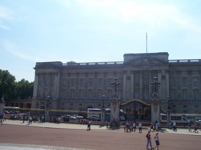 File:London , Westminster - Buckingham Palace - geograph.org.uk - 1225413.jpg