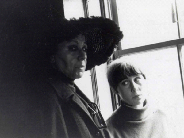 File:Louise and Neith Nevelson.jpg