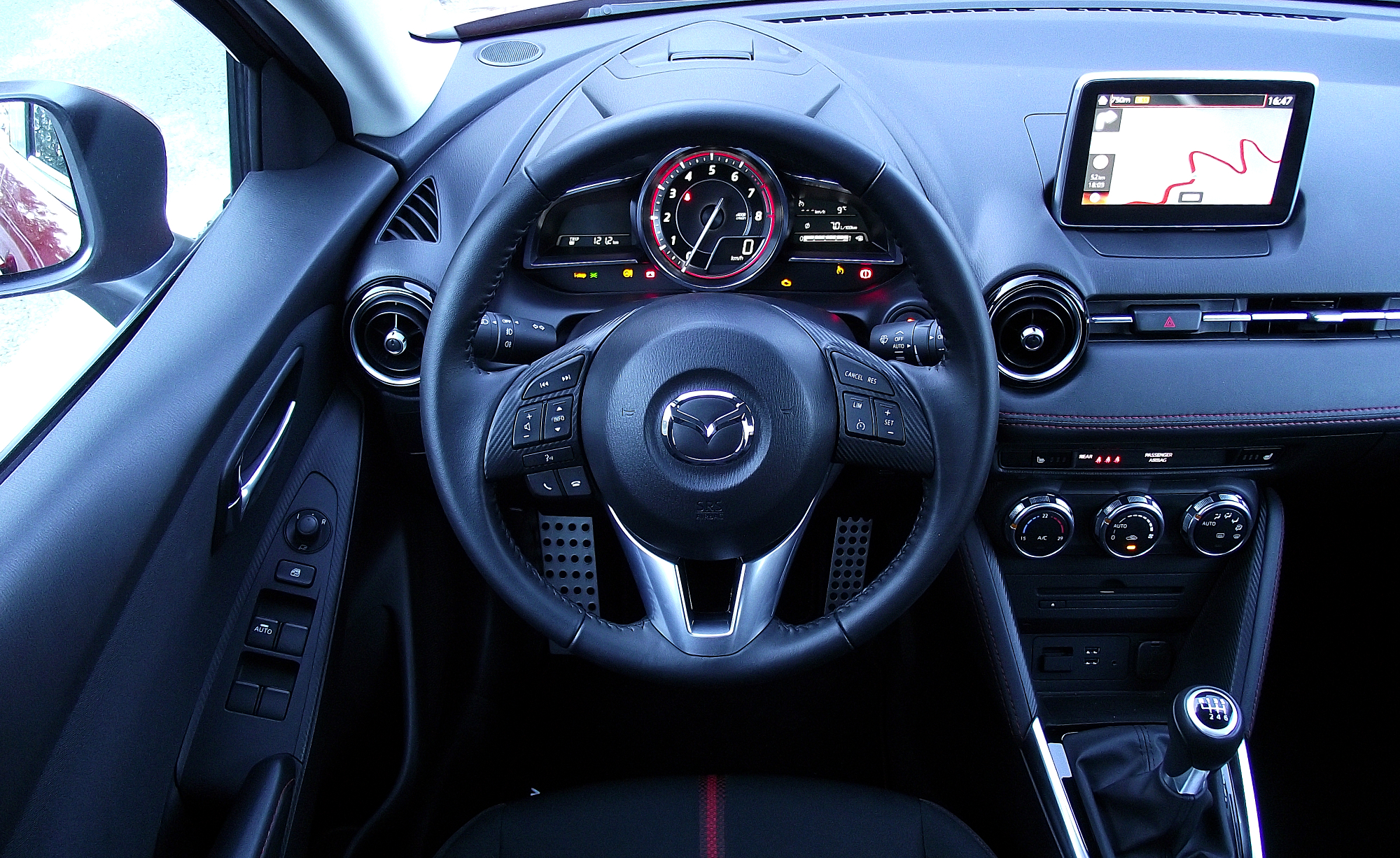 File Mazda2 Typ Dj 1 5 Skyactiv G 115 I Eloop Sports Line Cockpit Interieur Innenraum Jpg Wikimedia Commons