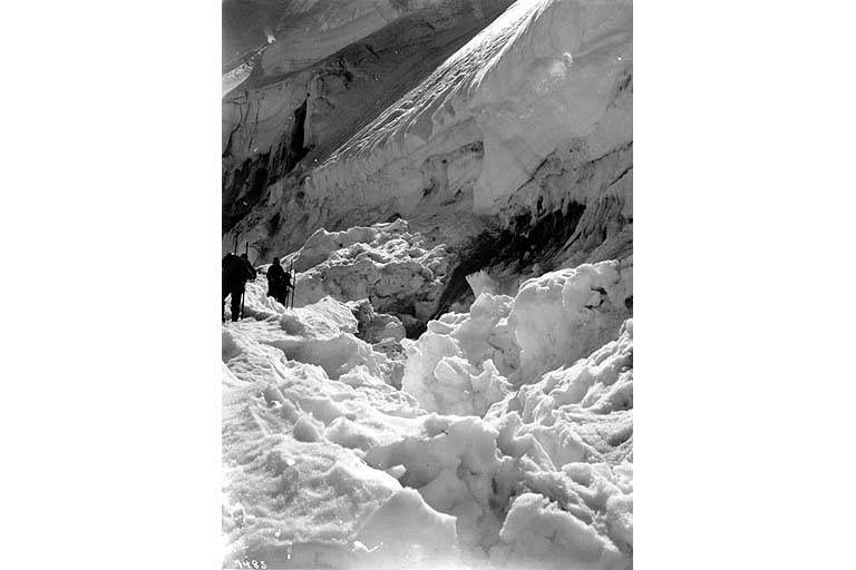 File:Mountaineers at crevasse, Mount Baker, Washington, ca 1907 (WASTATE 540).jpeg